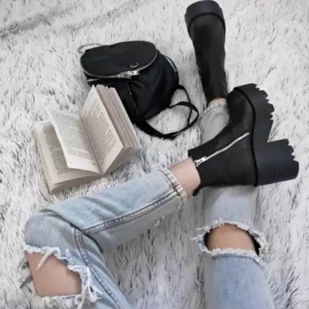 UNIF Busted Distressed Jeans - Picture 4 of 5